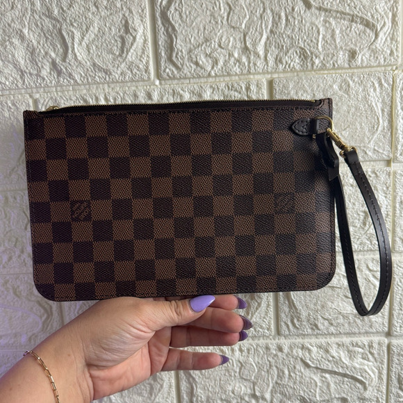 💎✨IT GIRL✨💎Authentic Louis Vuitton Leather Wristlet Pouchette - Picture 4 of 10